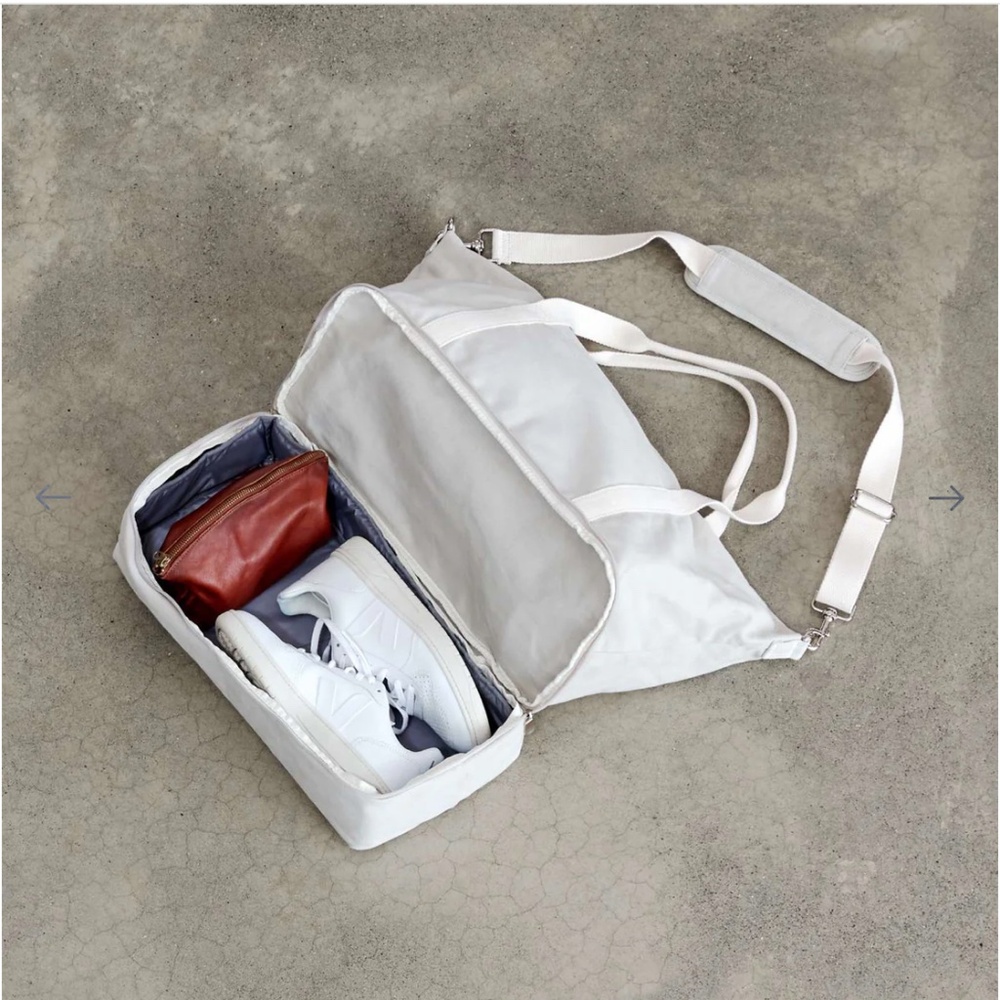 Lo & Sons Cream Travel Bag - Picture 6 of 9
